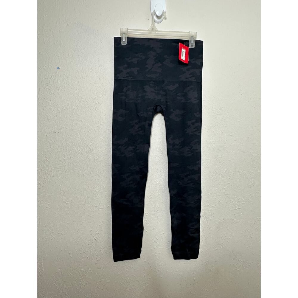 SPANX Woman's  Size 1X Black Camo Smeamless Look At Me Now Leggings